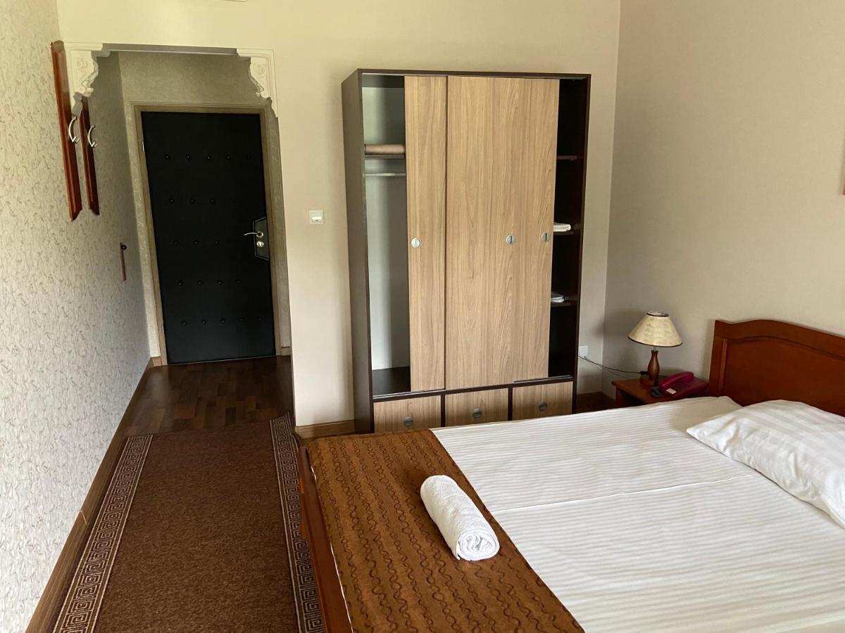 Hotel New Milenium Lukavac Eksteriør billede