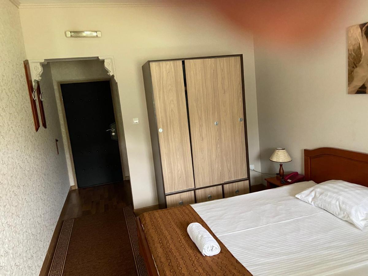 Hotel New Milenium Lukavac Eksteriør billede