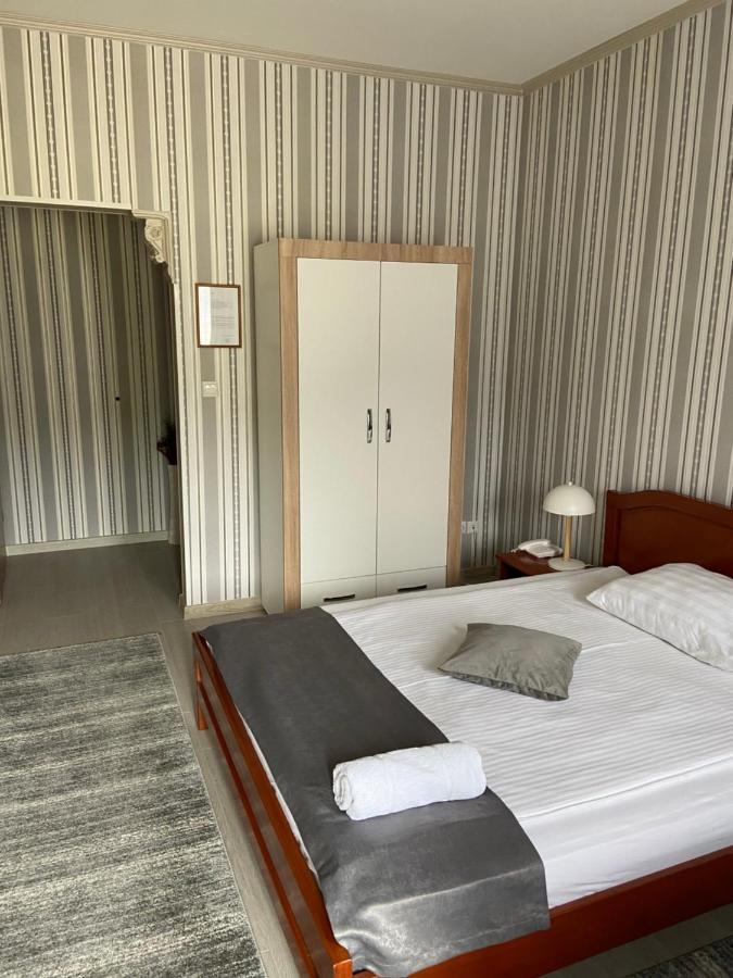 Hotel New Milenium Lukavac Eksteriør billede