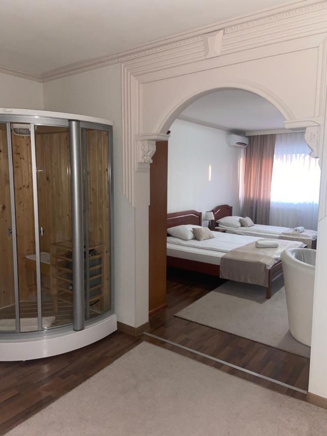 Hotel New Milenium Lukavac Eksteriør billede