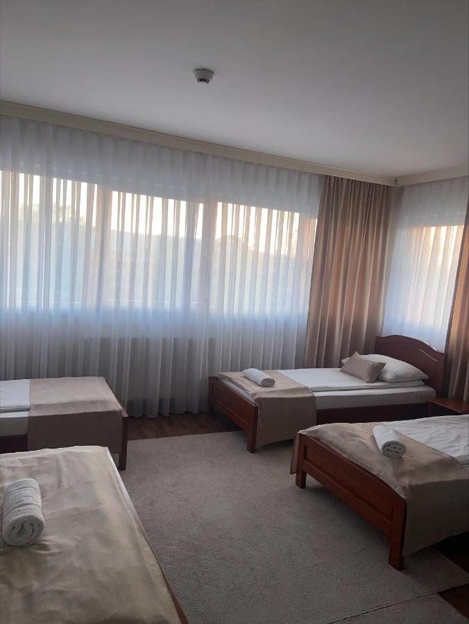 Hotel New Milenium Lukavac Eksteriør billede