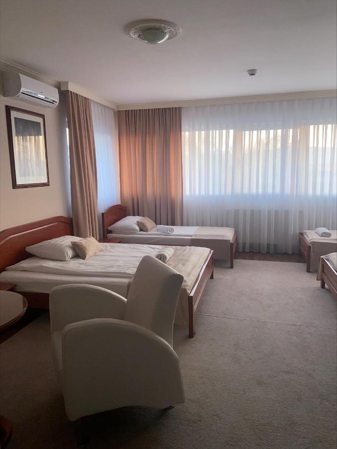 Hotel New Milenium Lukavac Eksteriør billede