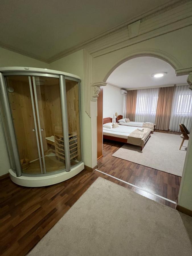 Hotel New Milenium Lukavac Eksteriør billede
