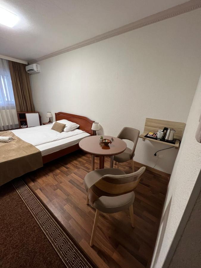 Hotel New Milenium Lukavac Eksteriør billede