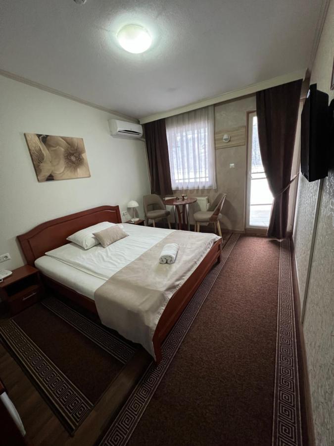 Hotel New Milenium Lukavac Eksteriør billede