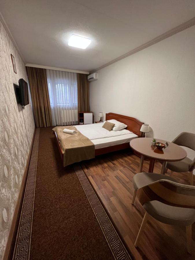Hotel New Milenium Lukavac Eksteriør billede