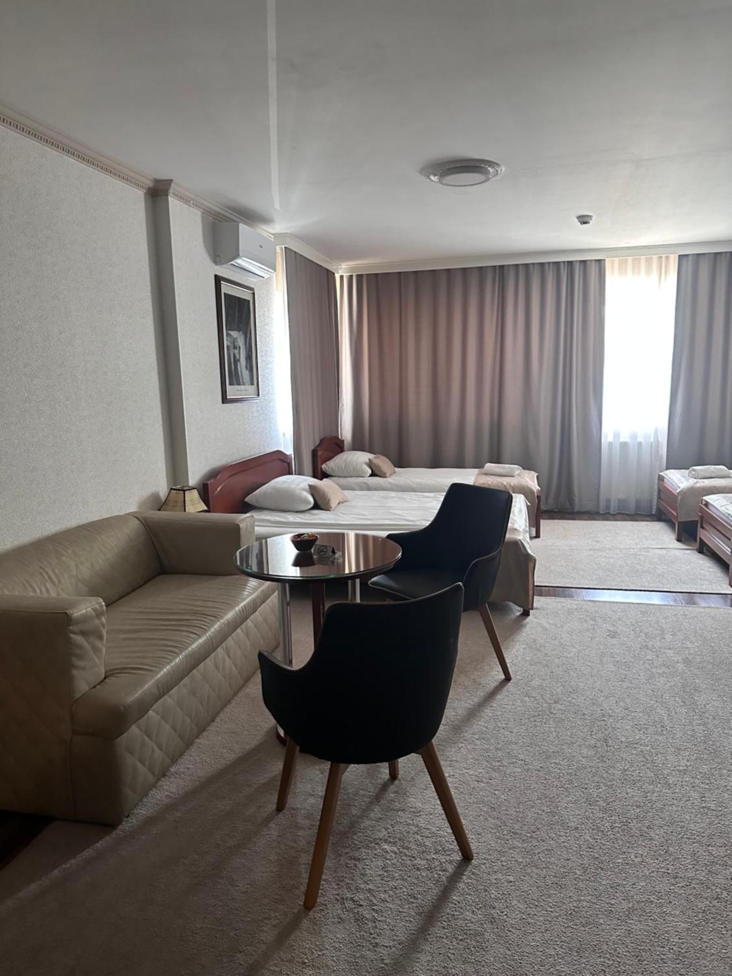 Hotel New Milenium Lukavac Eksteriør billede