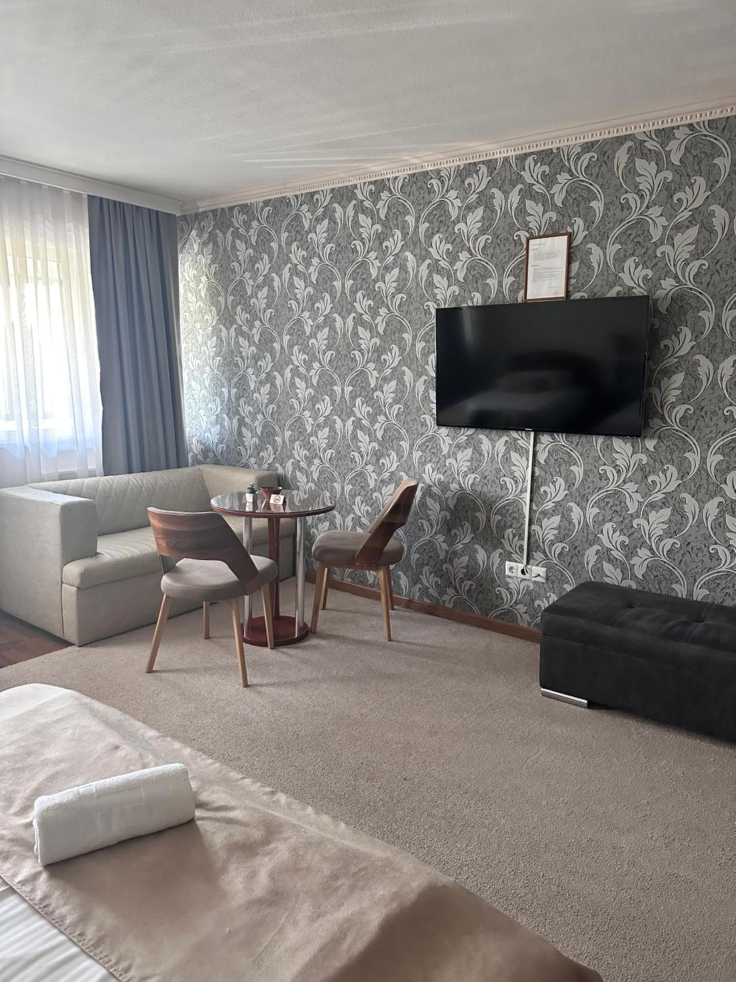 Hotel New Milenium Lukavac Eksteriør billede