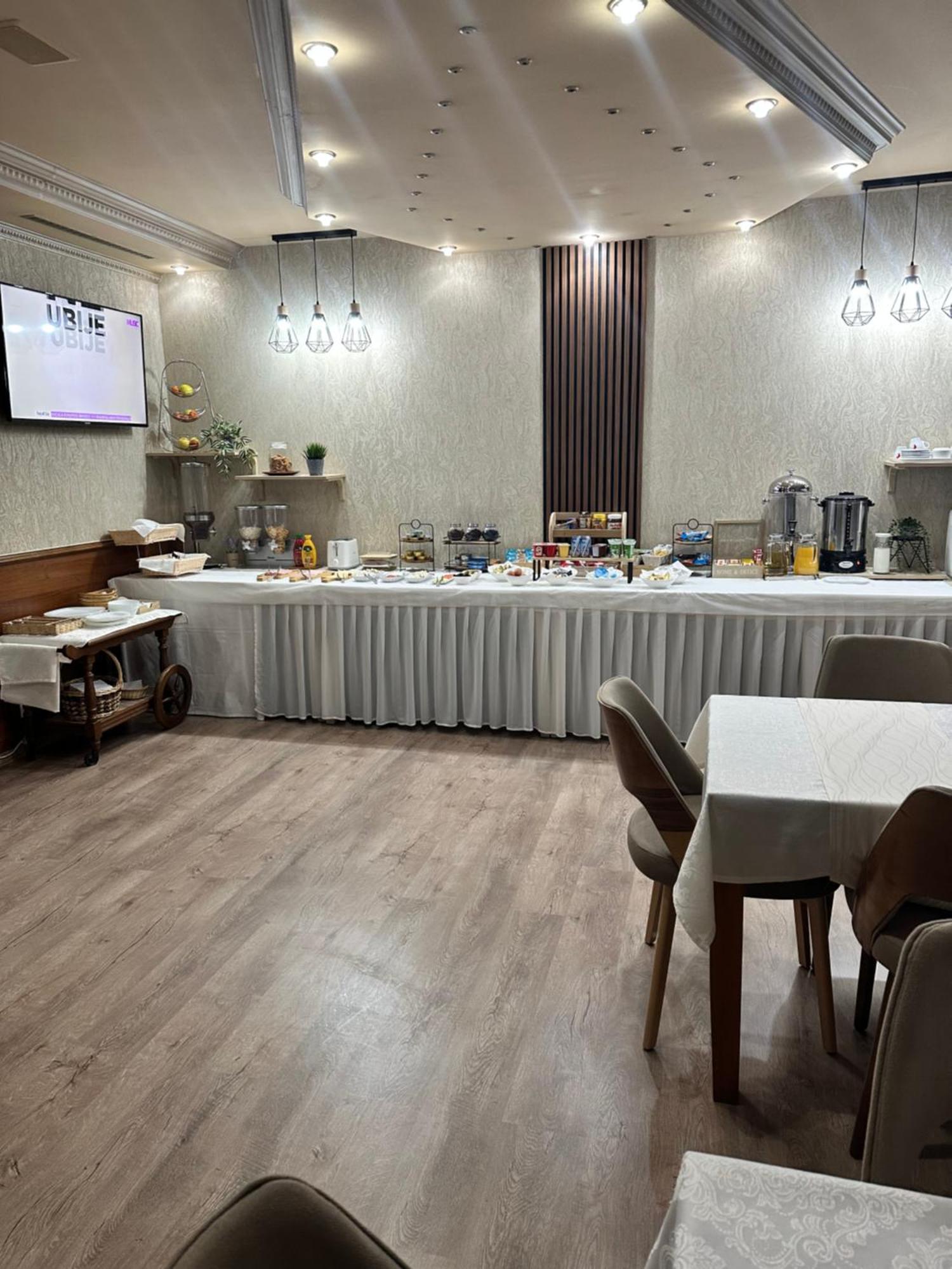 Hotel New Milenium Lukavac Eksteriør billede