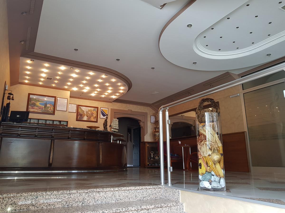Hotel New Milenium Lukavac Eksteriør billede