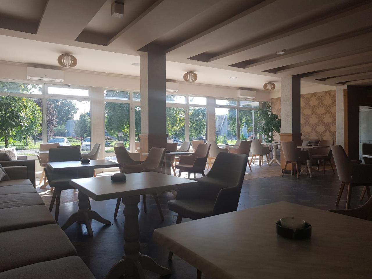 Hotel New Milenium Lukavac Eksteriør billede