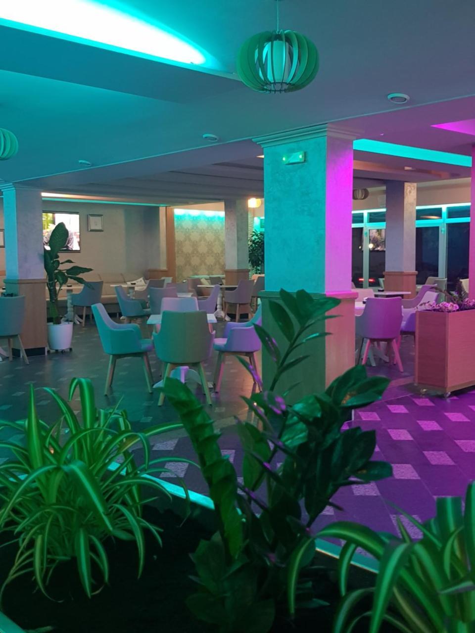 Hotel New Milenium Lukavac Eksteriør billede